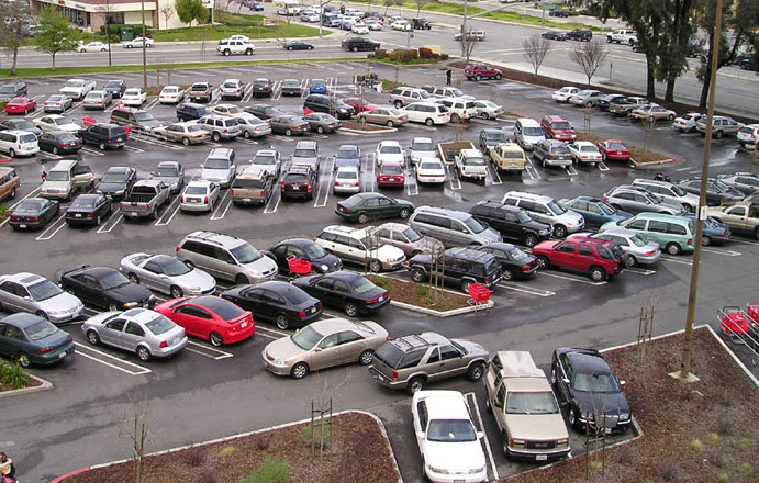 Parking lot via Wikimedia Commons